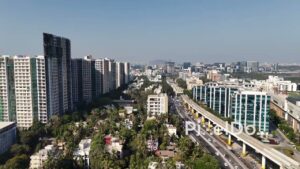 PD0026 - Low height shot of Kalanagar along bandra kurla complex road at bandra east