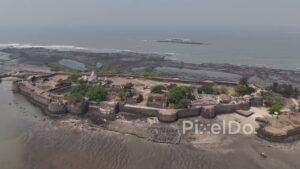 PD0517 - Alibag's Kolaba Fort: An Ancient Fortress Revealed by Low Tide