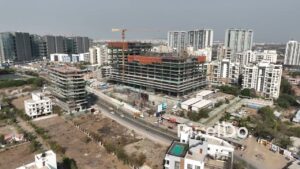 PD0557 - The Real Estate Boom: High-Rise Construction in a Modern Metropolis