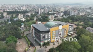PD0608 - Sustainable Urban Development: A Shopping Center with Rooftop Solar Panels