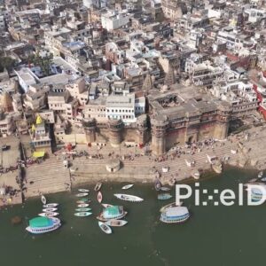 PD0666 - Sweeping Aerial View of the Bustling Ghats of Varanasi on the Ganges