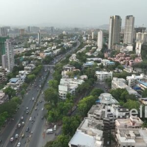 PD0377 - Aerial View of Busy Traffic on the Eastern Express Highway in Sion, Mumbai