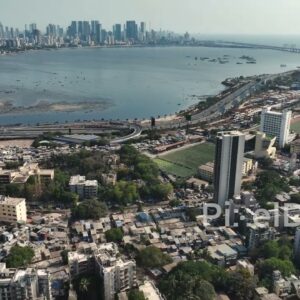 PD0453 - The Contrast of Wealth and Poverty in Mumbai's Urban Landscape
