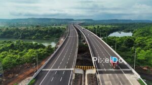 PD1193 - Dynamic Drone Flight Over Scenic Expressway in Mountain Valley